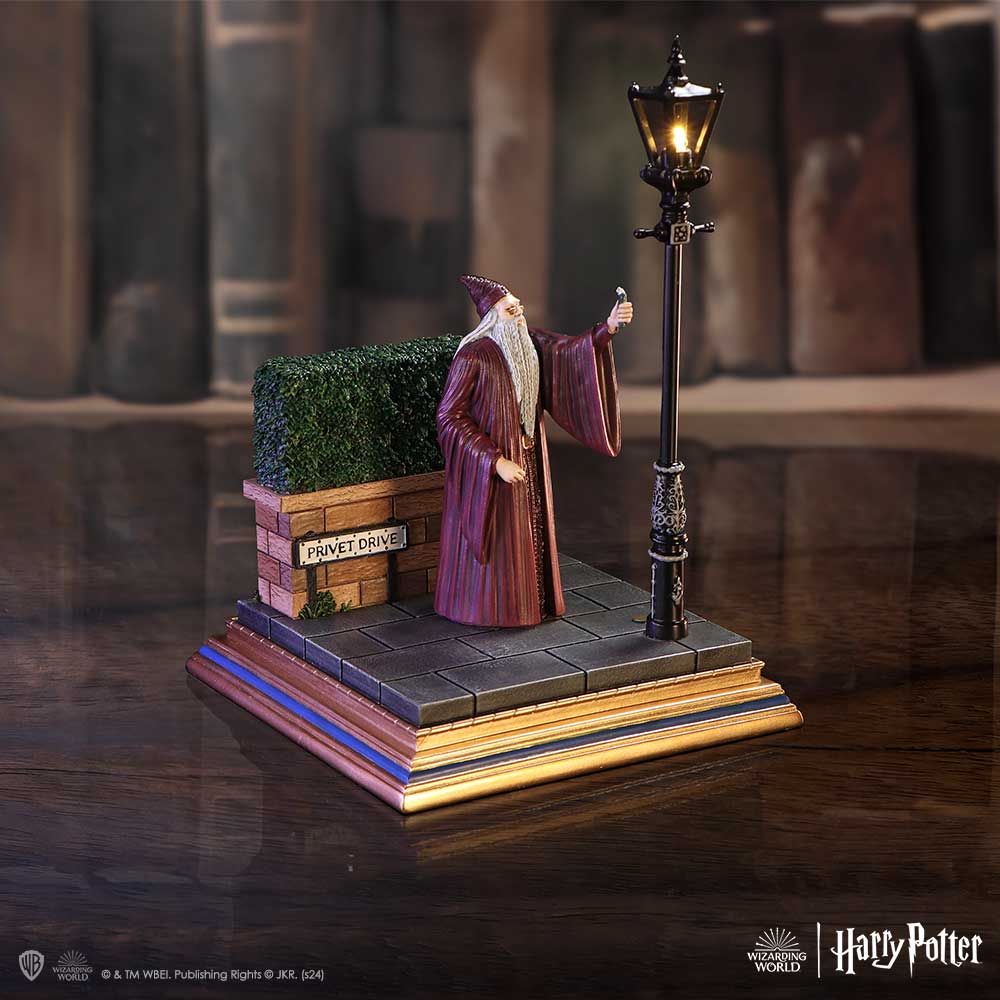 Privet Drive Light Up Figurine